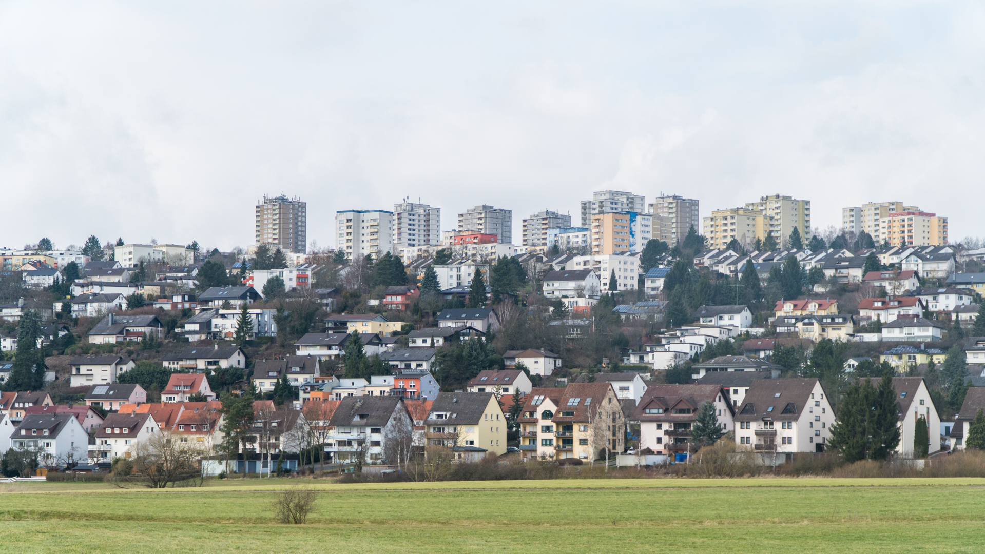 Die Hochhäuser prägen das Bild des Aschenbergs. Doch wie lebt es sich da wirklich?